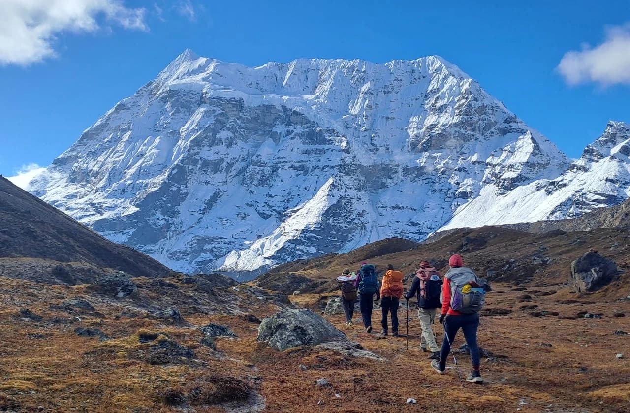 Makalu Base Camp Lodge Trek